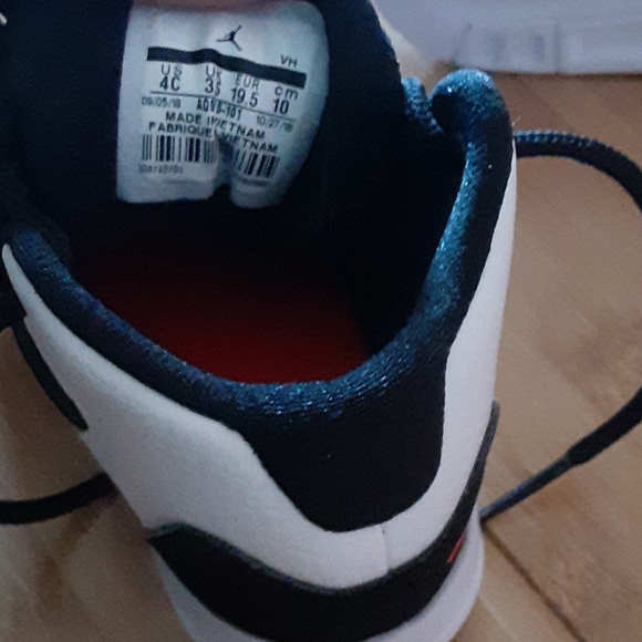 😍NWOB Brand new Toddler size 4 jordans😍 - Picture 3 of 4